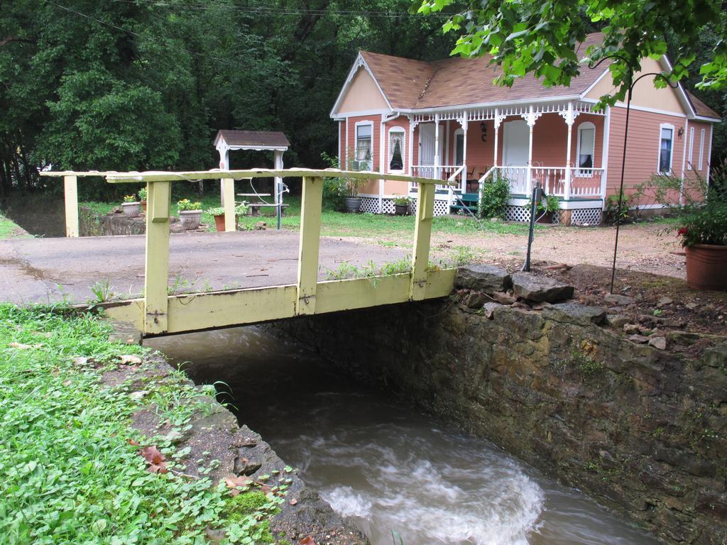 Cottages On Main Eureka Springs Exterior photo